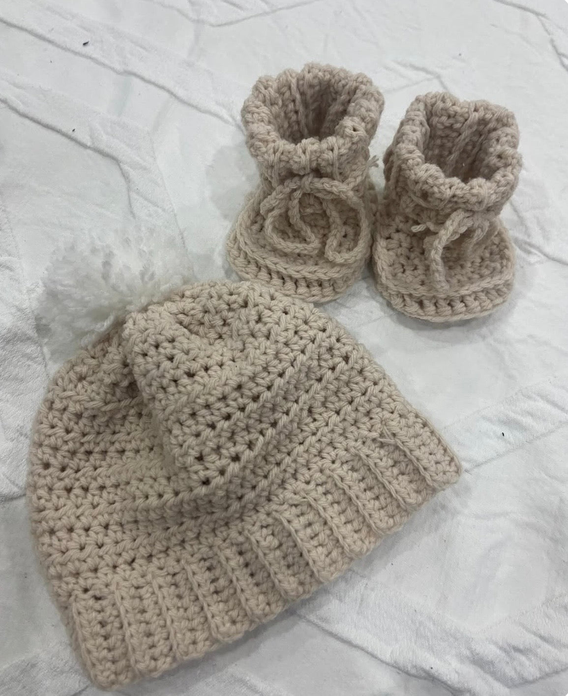Baby hat & booties set